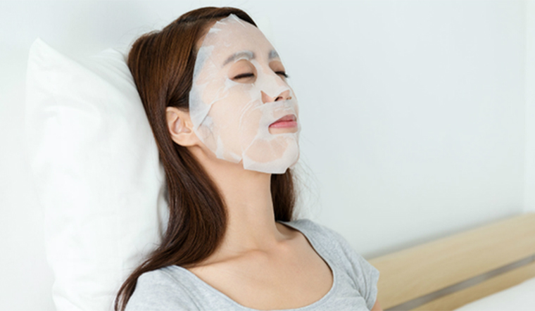 Đắp mặt nạ để bổ sung thêm dưỡng chất cho da, giúp da chắc khỏe mịn hơn