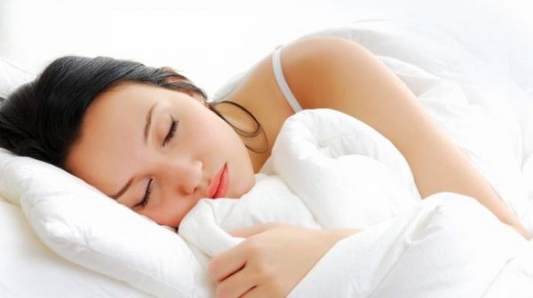 Ngủ đủ giấc là một trong các cách chăm sóc da sau tết